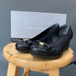 Black wedges